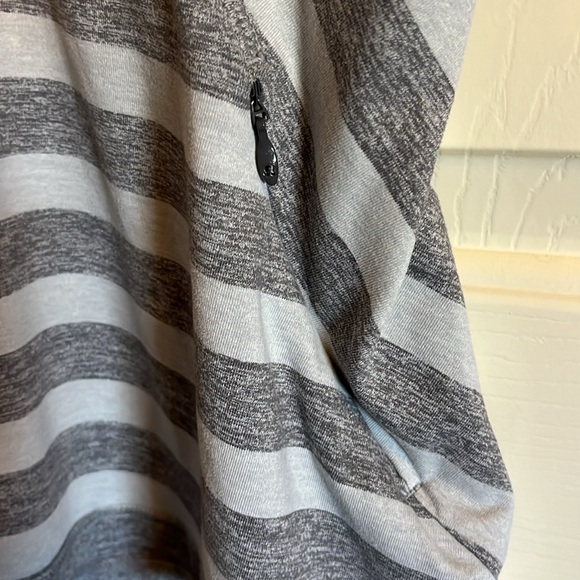 Lululemon Half Zip Pullover 8 - Picture 4 of 5